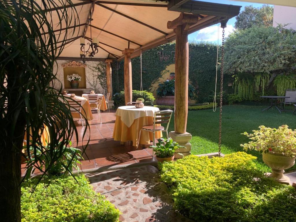 Hostal Villa Toscana Guatemala City Bagian luar foto