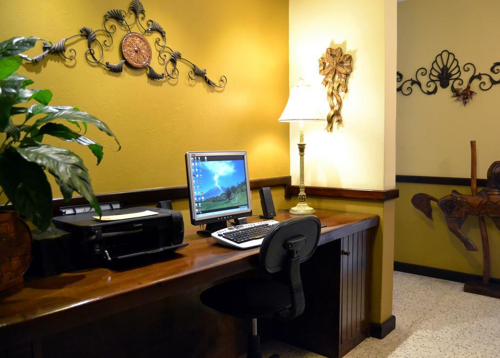 Hostal Villa Toscana Guatemala City Bagian luar foto