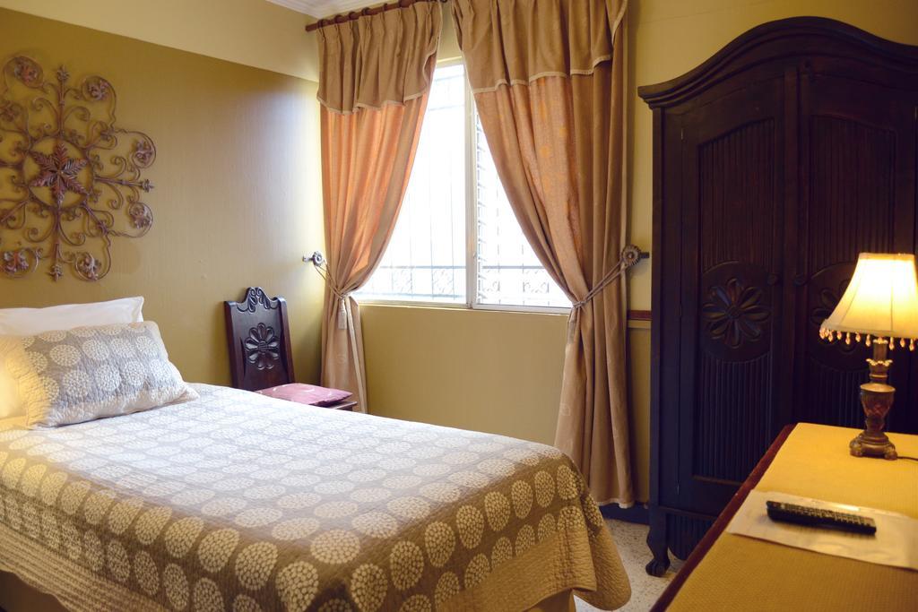 Hostal Villa Toscana Guatemala City Bagian luar foto