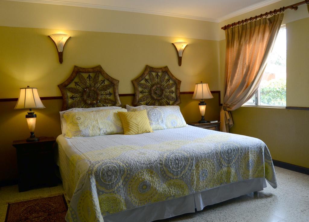 Hostal Villa Toscana Guatemala City Bagian luar foto