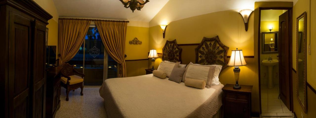 Hostal Villa Toscana Guatemala City Bagian luar foto