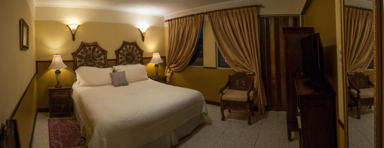 Hostal Villa Toscana Guatemala City Bagian luar foto