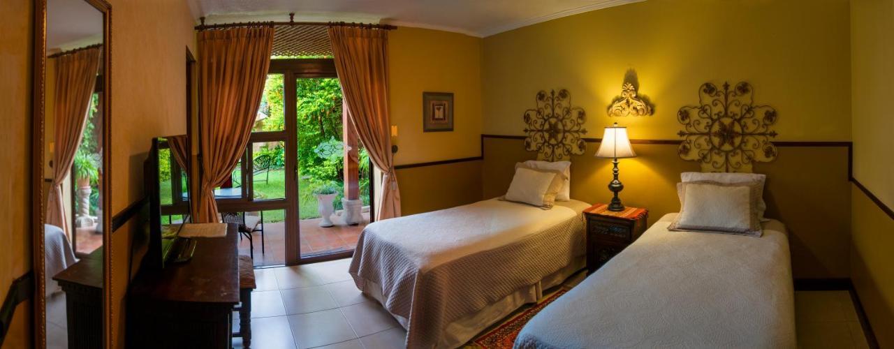 Hostal Villa Toscana Guatemala City Bagian luar foto
