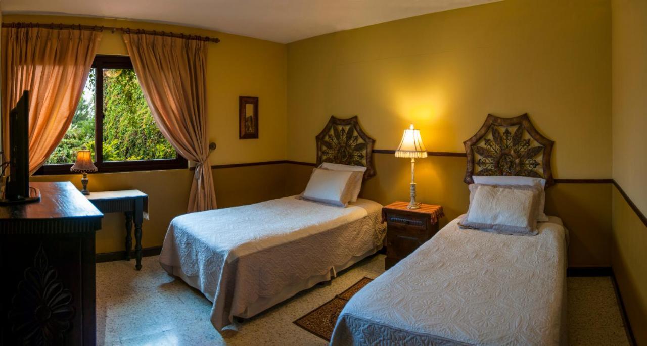 Hostal Villa Toscana Guatemala City Bagian luar foto