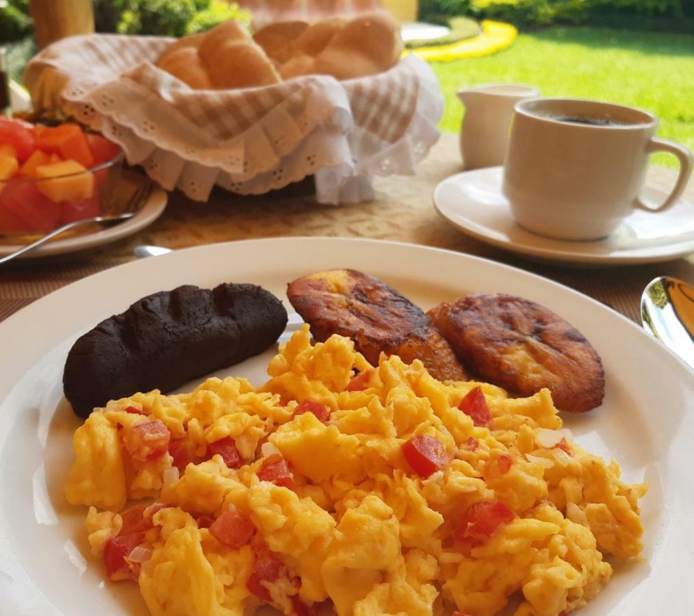 Hostal Villa Toscana Guatemala City Bagian luar foto